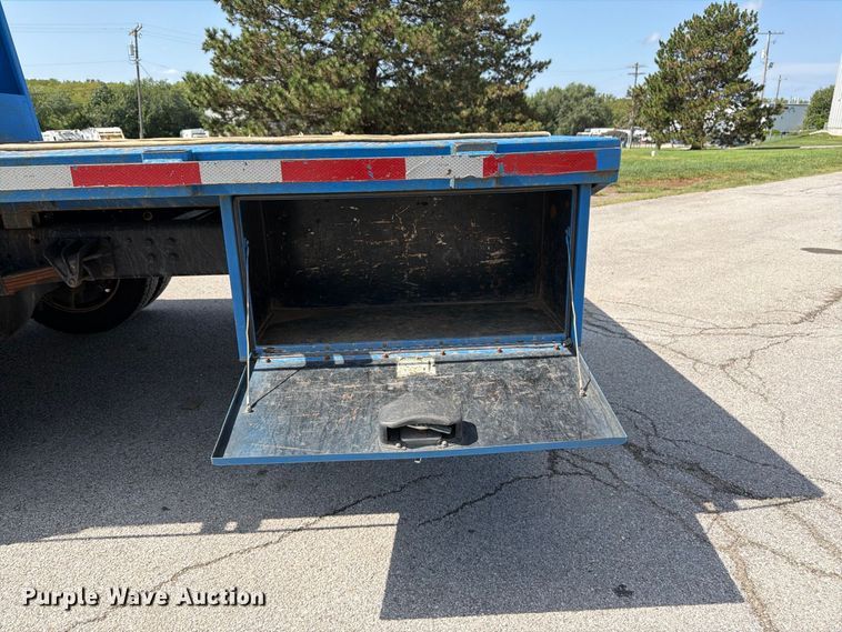 image for item FU4677 2022 Chevrolet Silverado 5500HD flatbed truck
