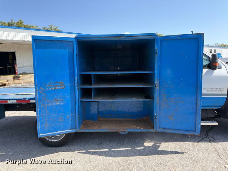 image for item FU4677 2022 Chevrolet Silverado 5500HD flatbed truck
