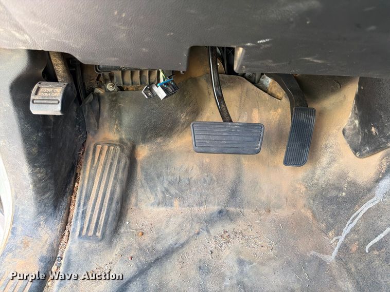 image for item FU4677 2022 Chevrolet Silverado 5500HD flatbed truck