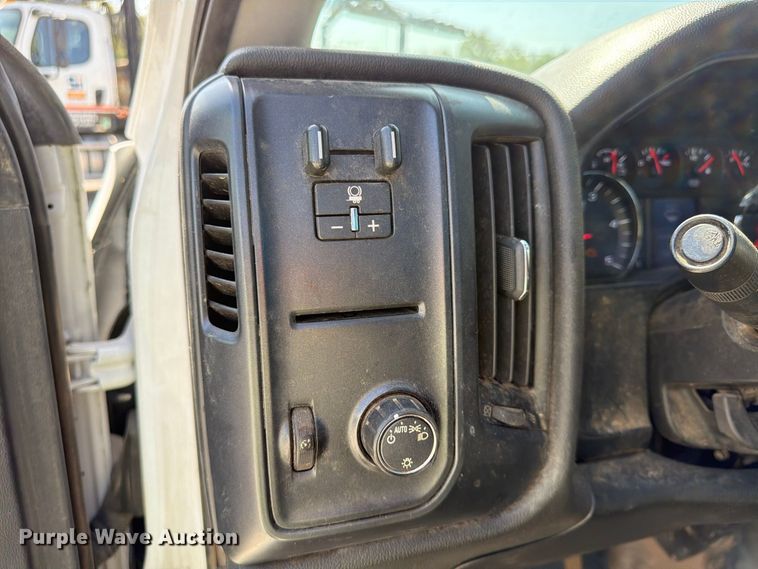 image for item FU4677 2022 Chevrolet Silverado 5500HD flatbed truck
