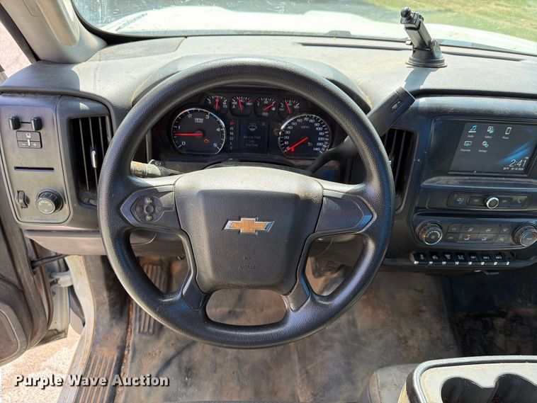 image for item FU4677 2022 Chevrolet Silverado 5500HD flatbed truck