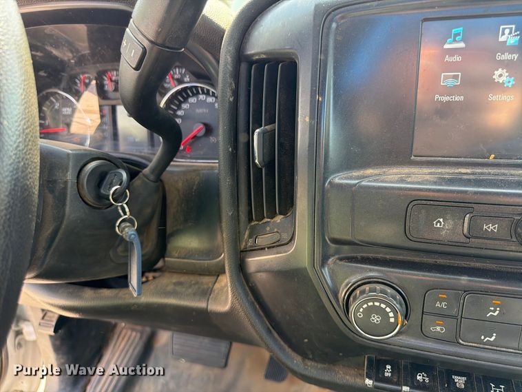 image for item FU4677 2022 Chevrolet Silverado 5500HD flatbed truck