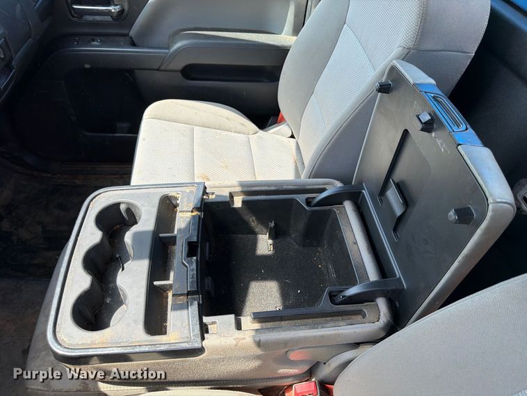 image for item FU4677 2022 Chevrolet Silverado 5500HD flatbed truck