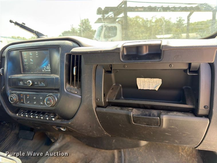 image for item FU4677 2022 Chevrolet Silverado 5500HD flatbed truck