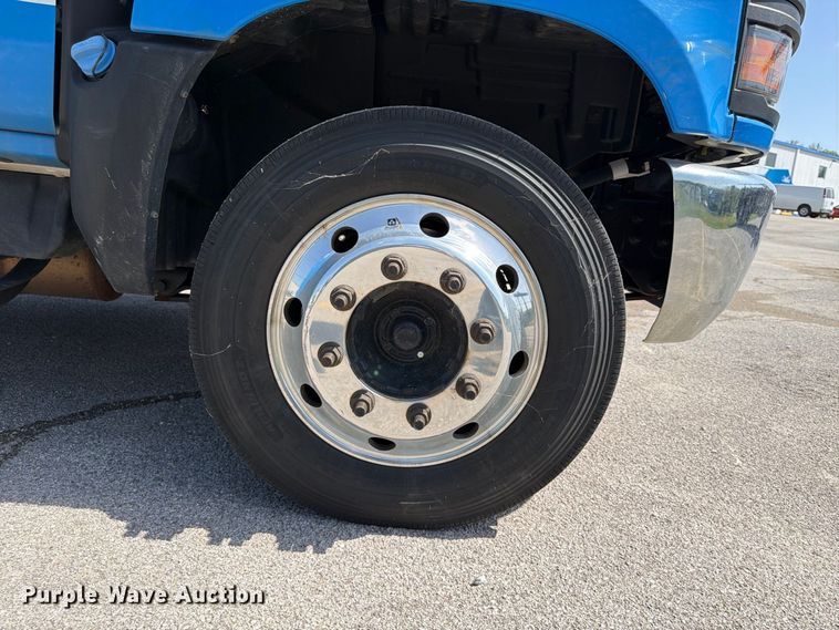 image for item FU4677 2022 Chevrolet Silverado 5500HD flatbed truck