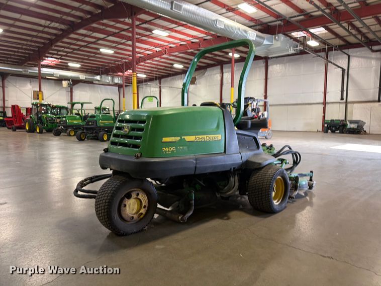 image for item FU4679 2009 John Deere 7400 lawn mower