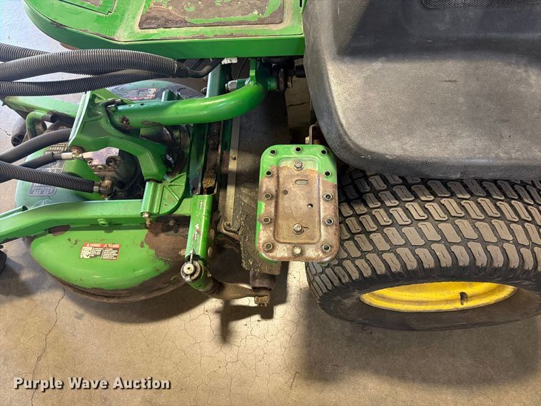 image for item FU4679 2009 John Deere 7400 lawn mower