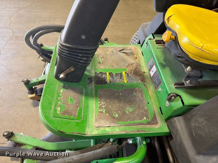 image for item FU4679 2009 John Deere 7400 lawn mower