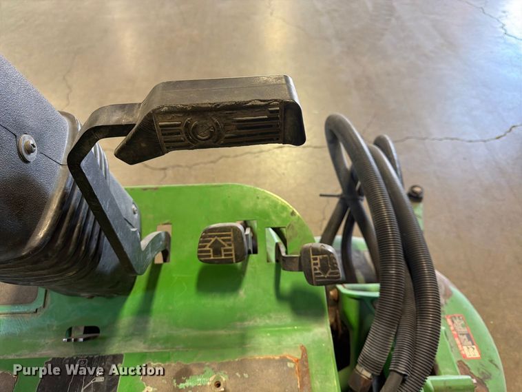 image for item FU4679 2009 John Deere 7400 lawn mower