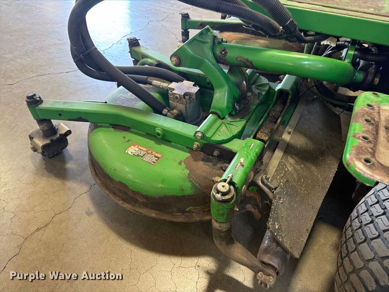 image for item FU4679 2009 John Deere 7400 lawn mower