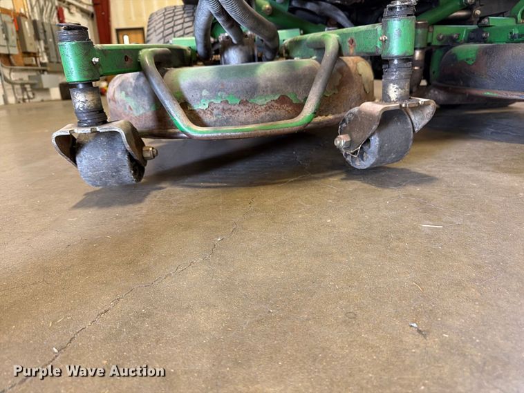 image for item FU4679 2009 John Deere 7400 lawn mower