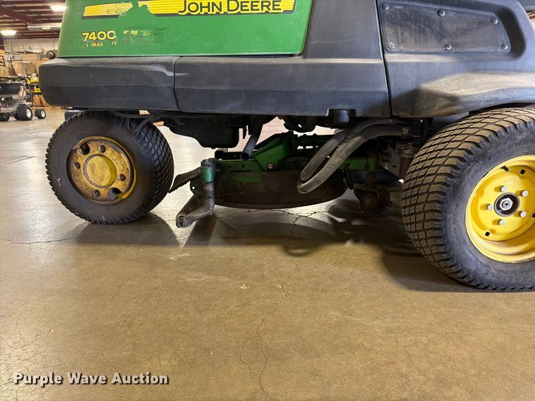 image for item FU4679 2009 John Deere 7400 lawn mower