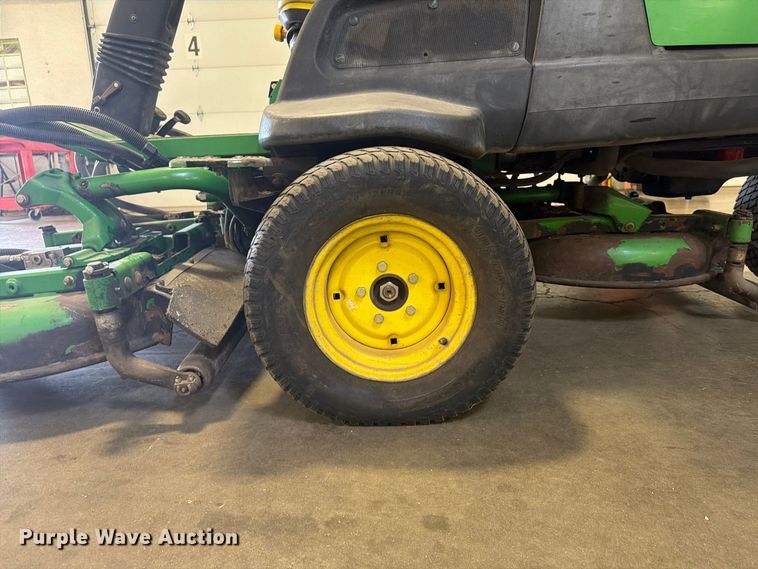 image for item FU4679 2009 John Deere 7400 lawn mower