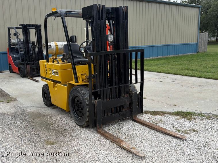 image for item FU4693 1988 Caterpillar V50D forklift