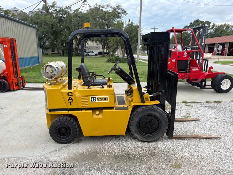 image for item FU4693 1988 Caterpillar V50D forklift