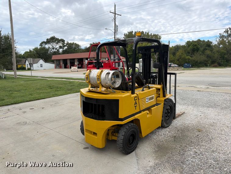 image for item FU4693 1988 Caterpillar V50D forklift