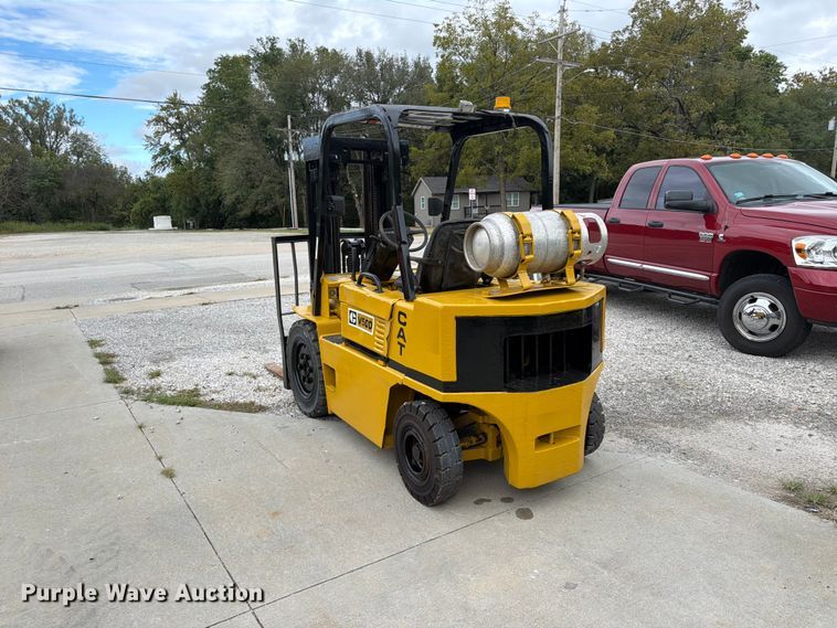 image for item FU4693 1988 Caterpillar V50D forklift