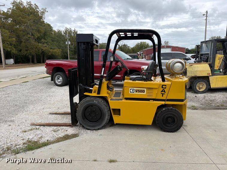 image for item FU4693 1988 Caterpillar V50D forklift