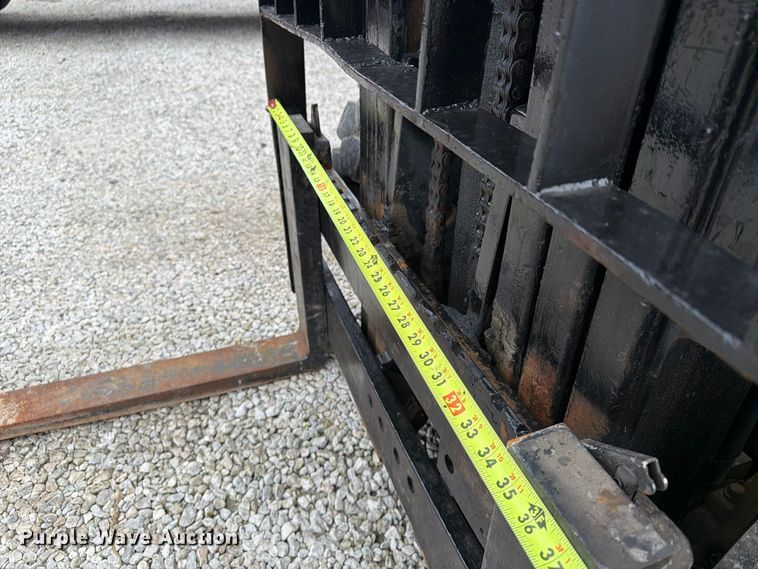 image for item FU4693 1988 Caterpillar V50D forklift