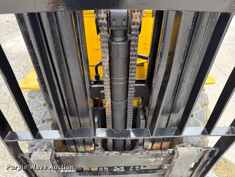 image for item FU4693 1988 Caterpillar V50D forklift