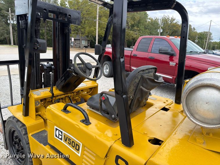 image for item FU4693 1988 Caterpillar V50D forklift