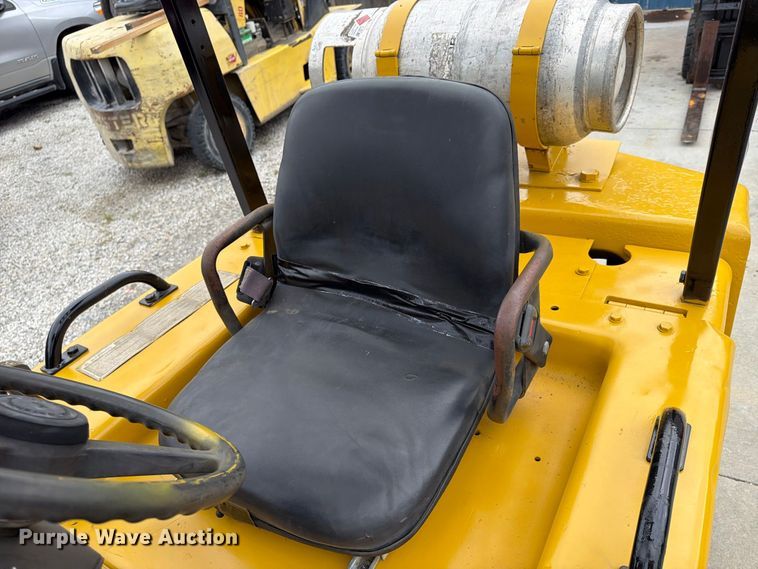 image for item FU4693 1988 Caterpillar V50D forklift