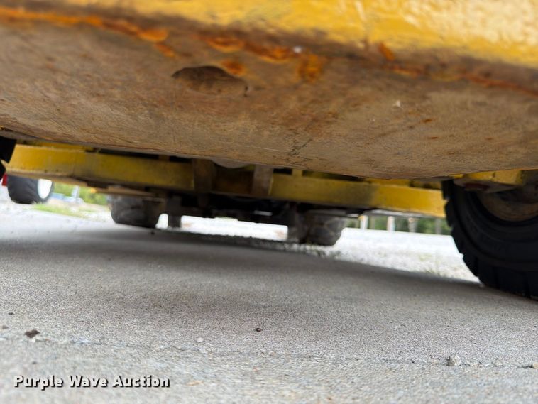 image for item FU4693 1988 Caterpillar V50D forklift