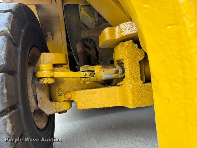image for item FU4693 1988 Caterpillar V50D forklift