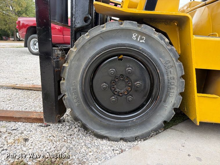 image for item FU4693 1988 Caterpillar V50D forklift