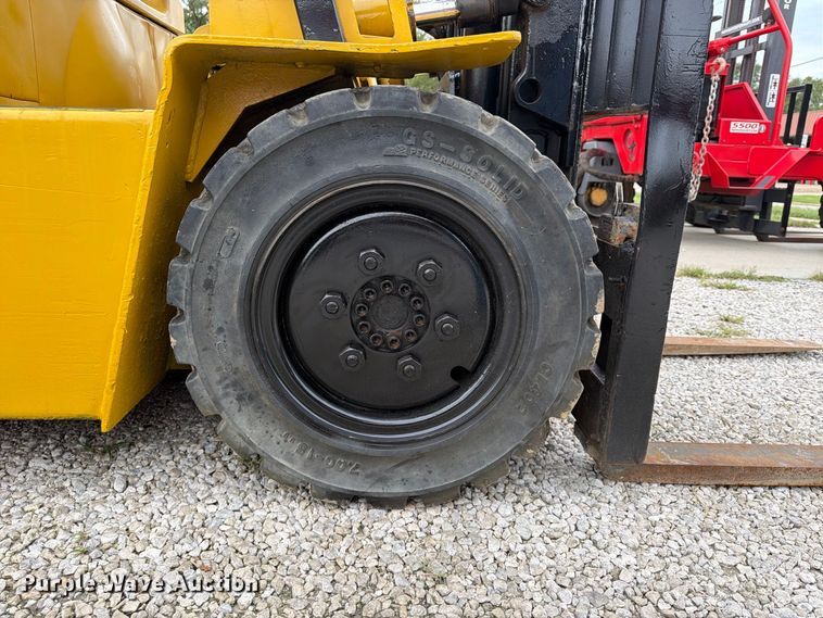 image for item FU4693 1988 Caterpillar V50D forklift