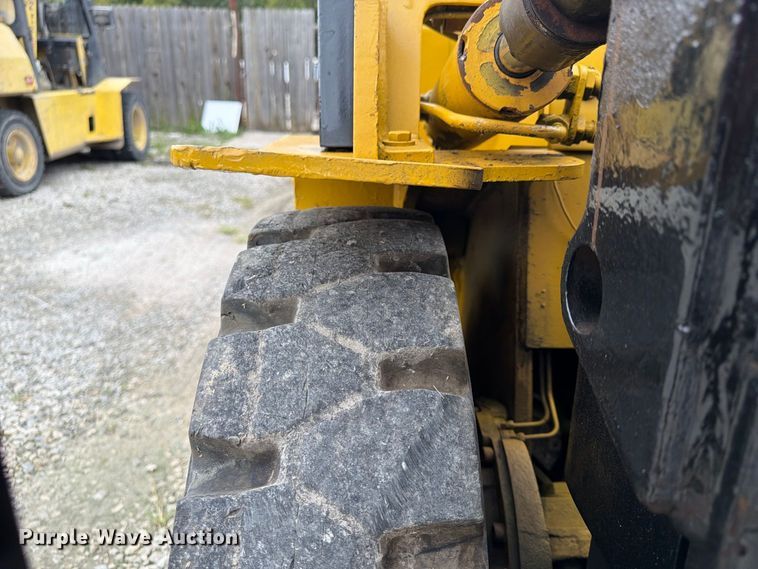 image for item FU4693 1988 Caterpillar V50D forklift