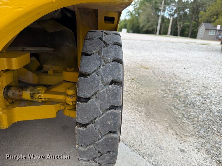 image for item FU4693 1988 Caterpillar V50D forklift