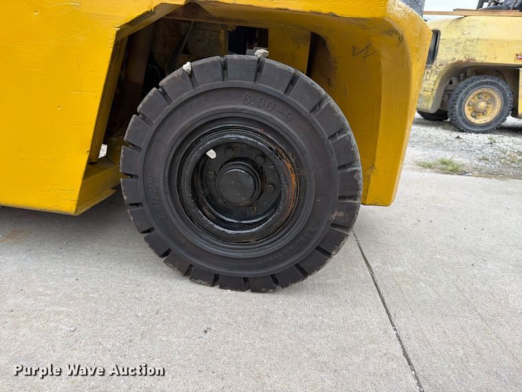 image for item FU4693 1988 Caterpillar V50D forklift