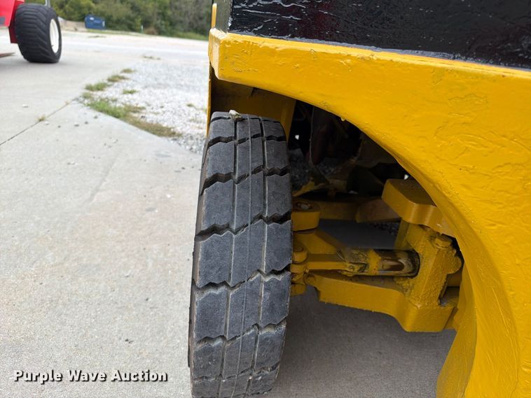 image for item FU4693 1988 Caterpillar V50D forklift