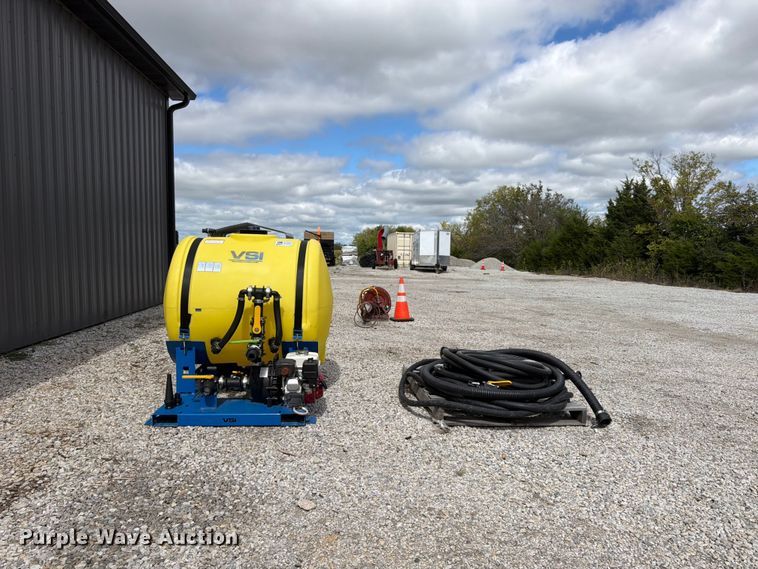 image for item FU4703 VSI 200JAH hydroseeder