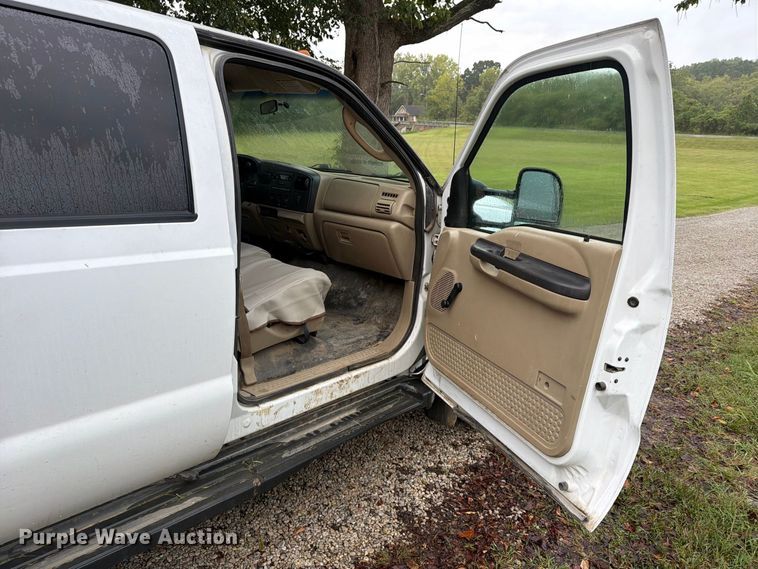 image for item FU4724 2007 Ford F450 Super Duty Crew Cab dump flatbed truck