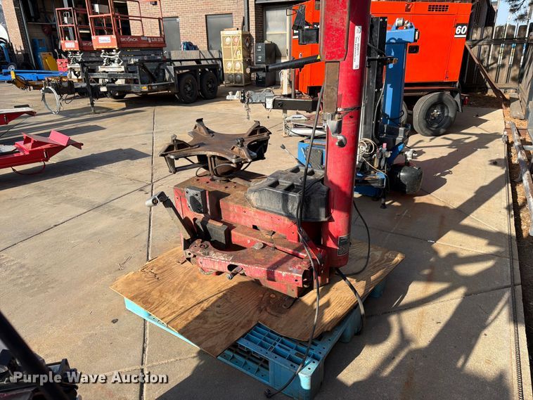 image for item MQ9171 Coats 5060E rim clam tire machine