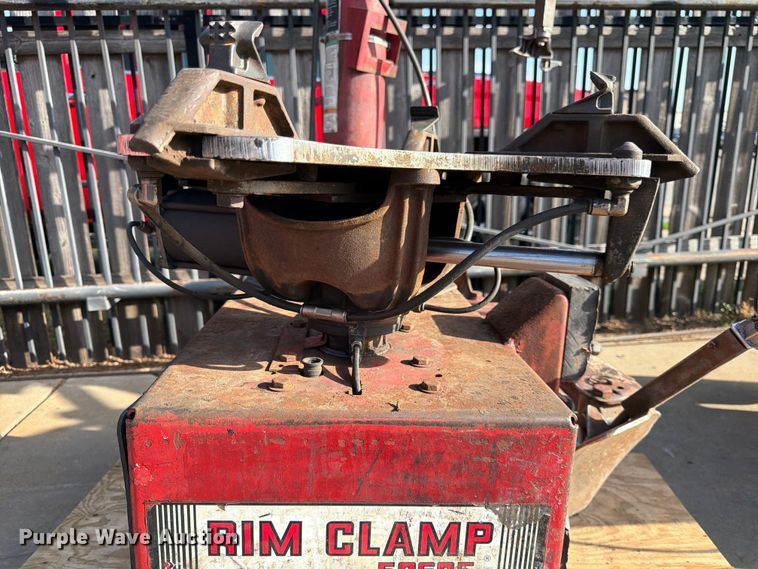 image for item MQ9171 Coats 5060E rim clam tire machine