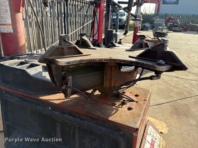 image for item MQ9171 Coats 5060E rim clam tire machine