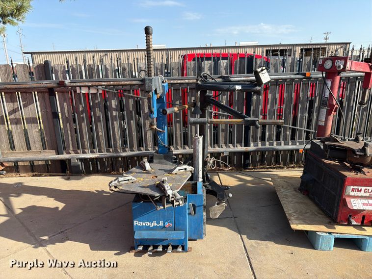 image for item MQ9172 Ravaglioli tire machine