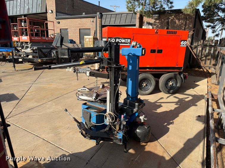 image for item MQ9172 Ravaglioli tire machine