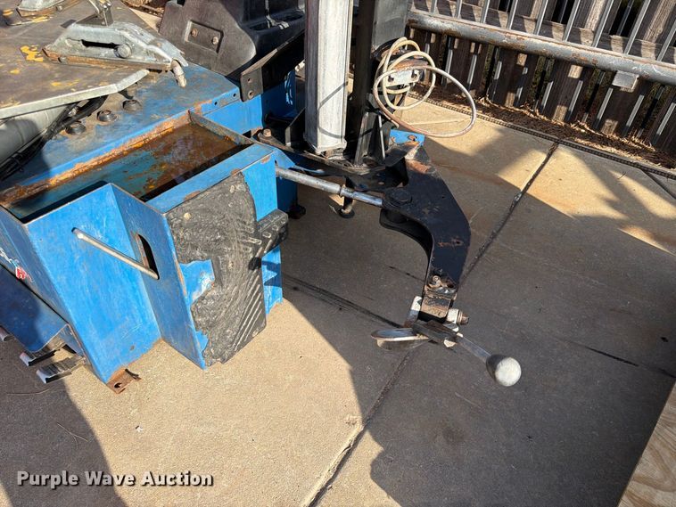 image for item MQ9172 Ravaglioli tire machine