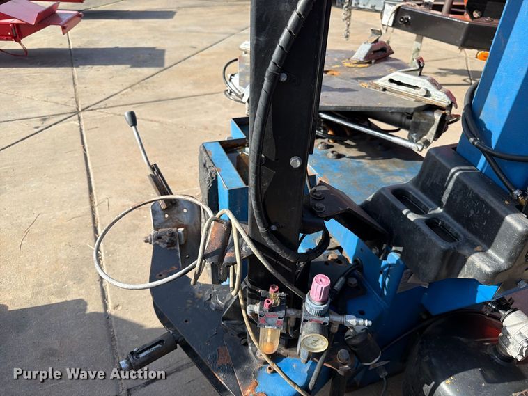 image for item MQ9172 Ravaglioli tire machine
