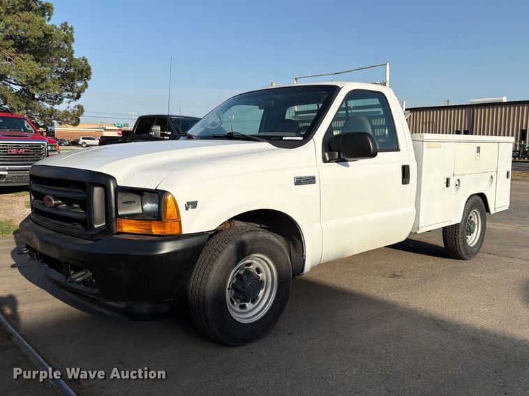2001 Ford F250 Super Duty XL utility bed pickup truck