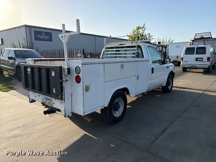 image for item MQ9174 2001 Ford F250 Super Duty XL utility bed pickup truck