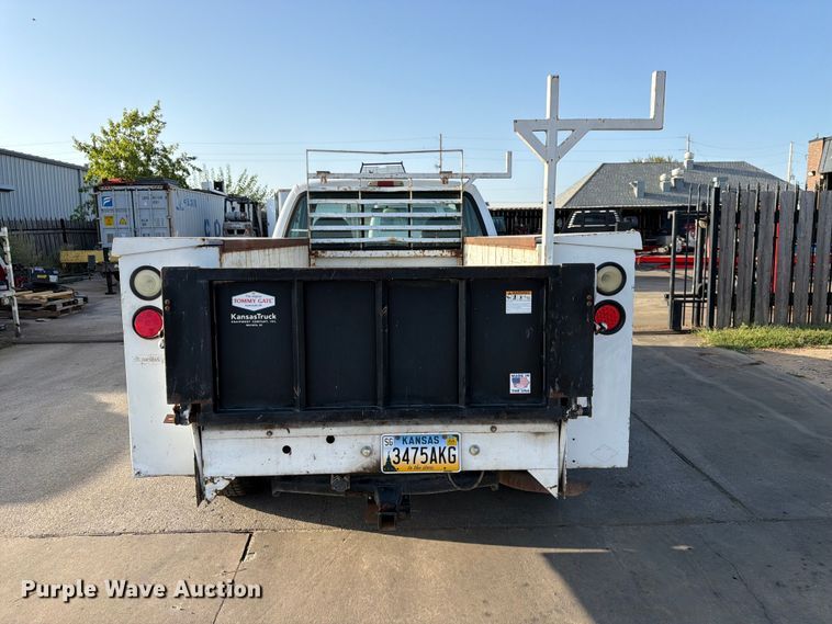 image for item MQ9174 2001 Ford F250 Super Duty XL utility bed pickup truck