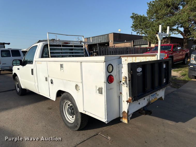 image for item MQ9174 2001 Ford F250 Super Duty XL utility bed pickup truck