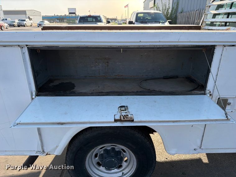 image for item MQ9174 2001 Ford F250 Super Duty XL utility bed pickup truck