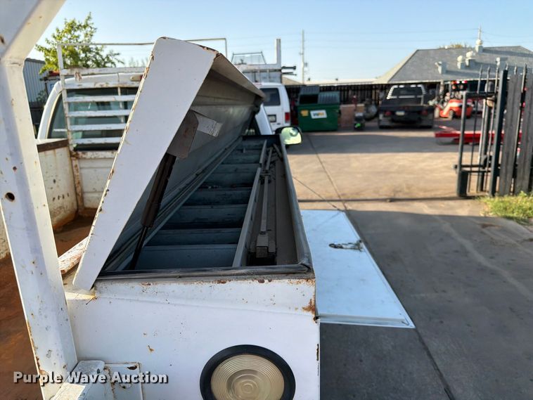 image for item MQ9174 2001 Ford F250 Super Duty XL utility bed pickup truck
