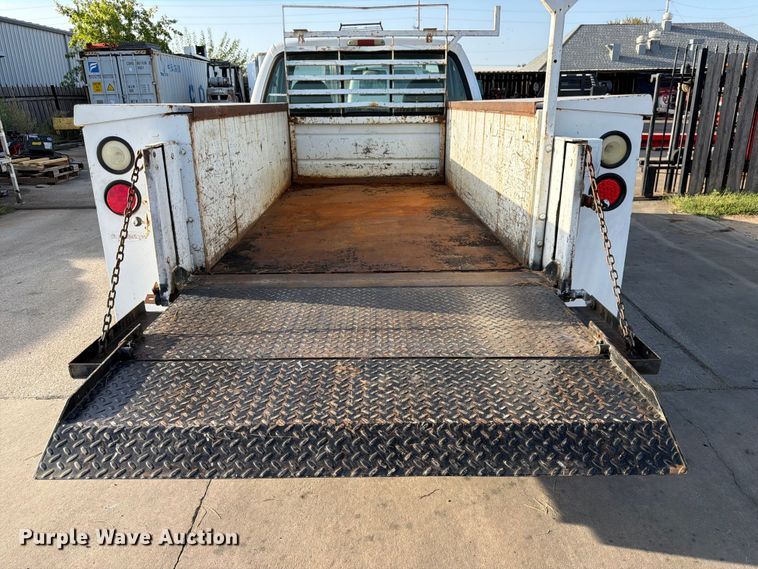 image for item MQ9174 2001 Ford F250 Super Duty XL utility bed pickup truck